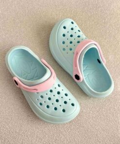 girl crocs