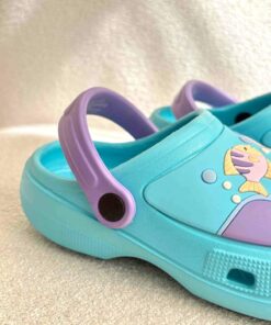 girl crocs