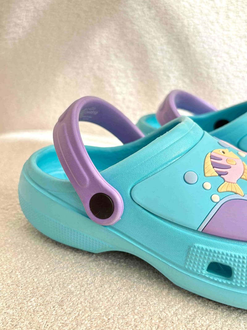 girl crocs