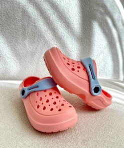 girl crocs