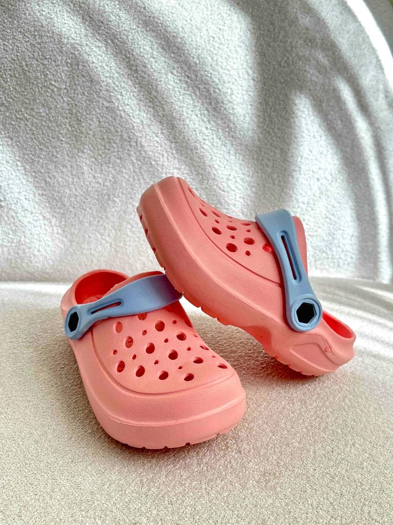 girl crocs